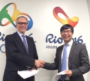 Carlos Nuzman, Chairman of Organizing Committee of Rio Olympic Games (left) and Xie Dongbo, Assistant President of Gree Electric (right)