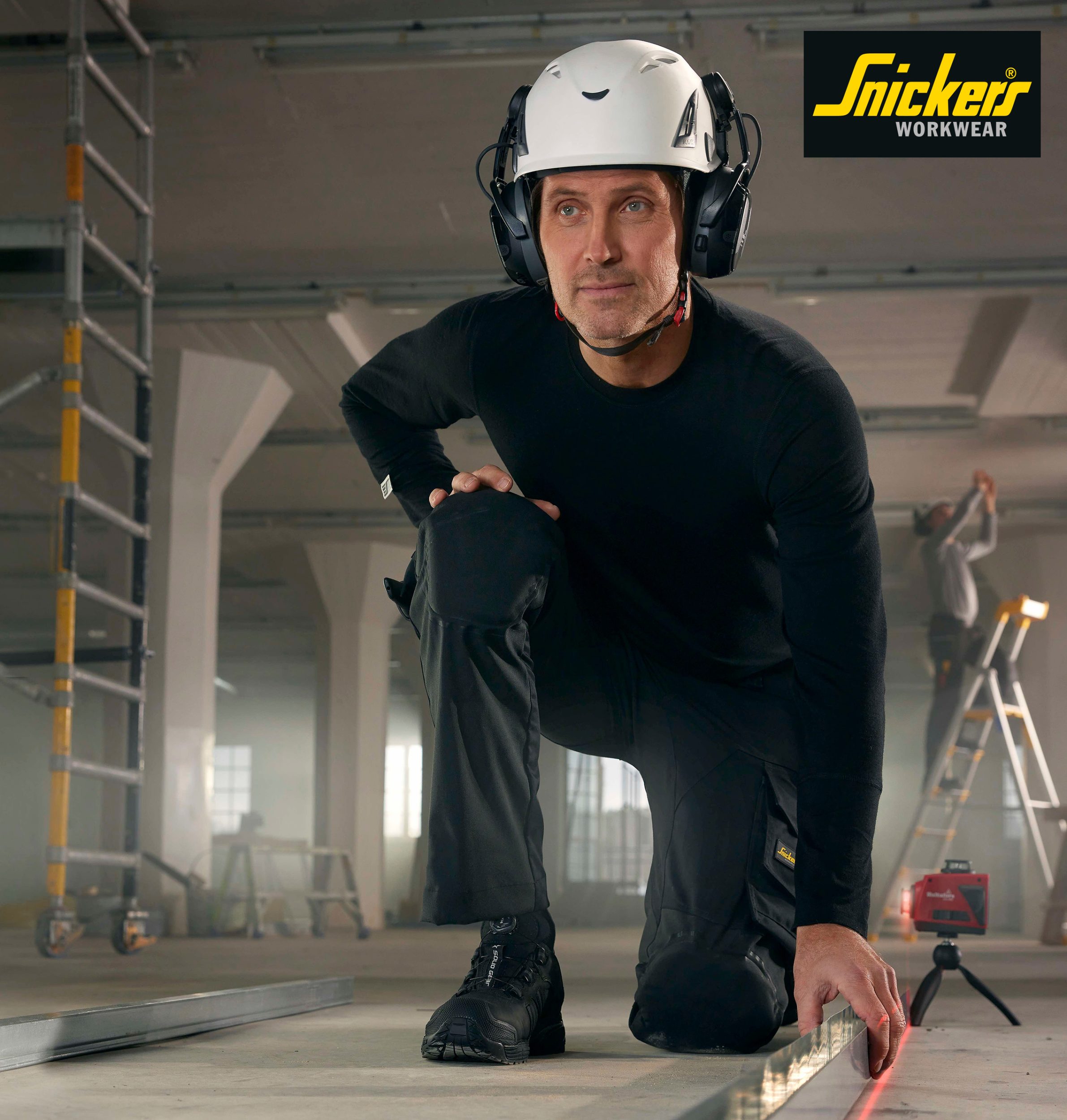 The world’s first work trousers with built-in, certified kneepads