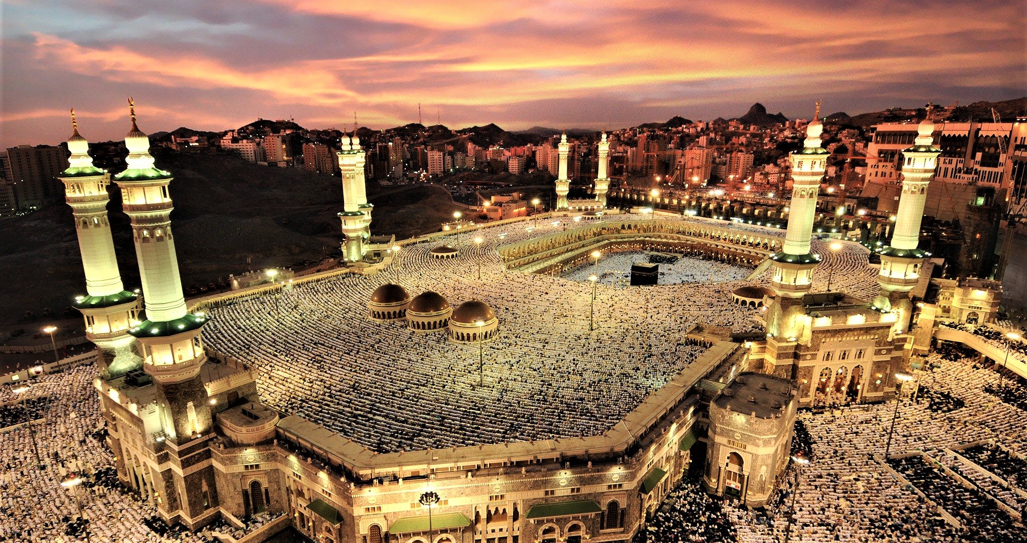 Platinum lighting at the Great Mosque of Mecca