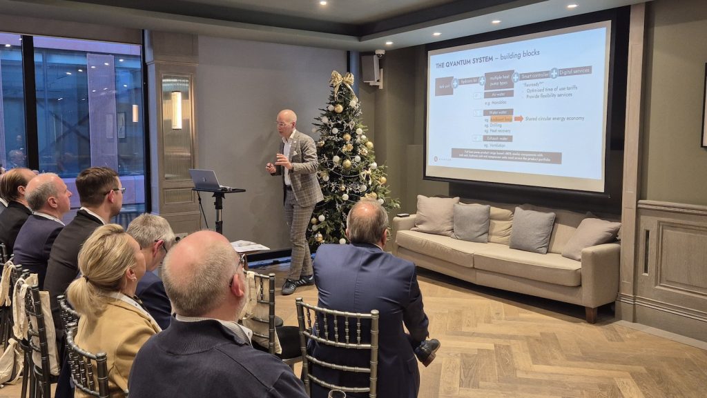 Thomas Nowak presenting the Qvantum system building blocks Qvantum launches UK operations