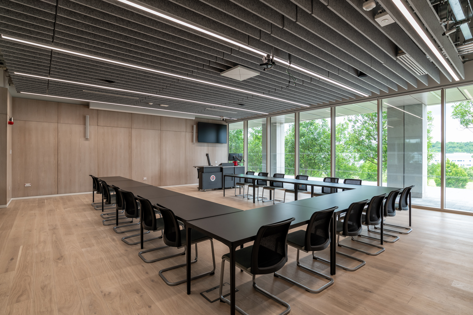 Trilux The Usher Building LoRes 049 TRILUX Lights to inspire innovation, team interactions and automation