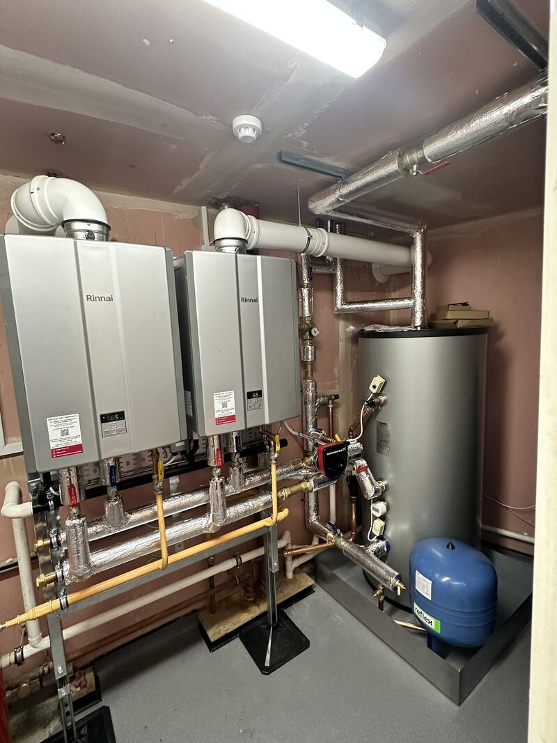 rinnai 2 Rinnai High-Efficiency Hybrid Water Heaters: Lower On-Site Emissions and Meet Peak Demand at West Country Hotel
